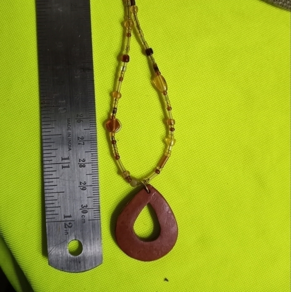 Brown wood beaded silvertone heart ♥ clasp toggle necklace - Picture 2 of 4